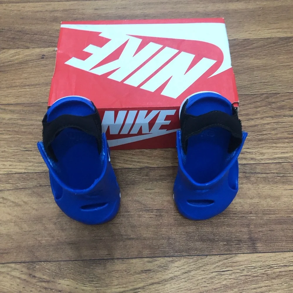 Nike kid Blue clog Water Shoes with Ventilated Design side Velcro slip on.4C